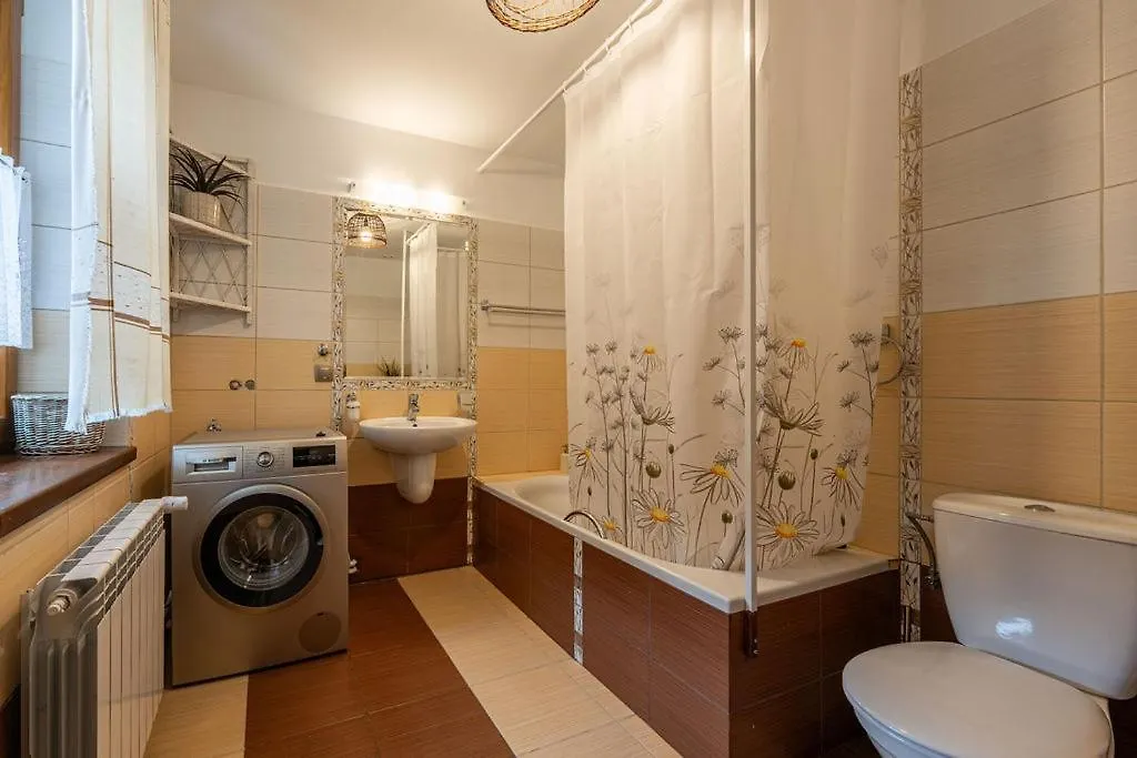 Golden Villa Koscielisko - Jacuzzi - Grill - Taras Z Widokiem - Prywatny Ogrod ザコパネ 0*,  ポーランド